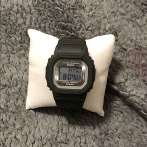 Baby G Shock. Only worn twice.